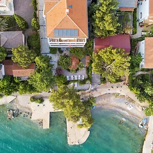 Gostinjska kuća Vicko, Starigrad Paklenica
